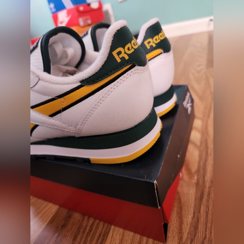 SOLD Reebok Classic Leather White/Fierce Gold/Collegiate Green - Picture 10 of 17